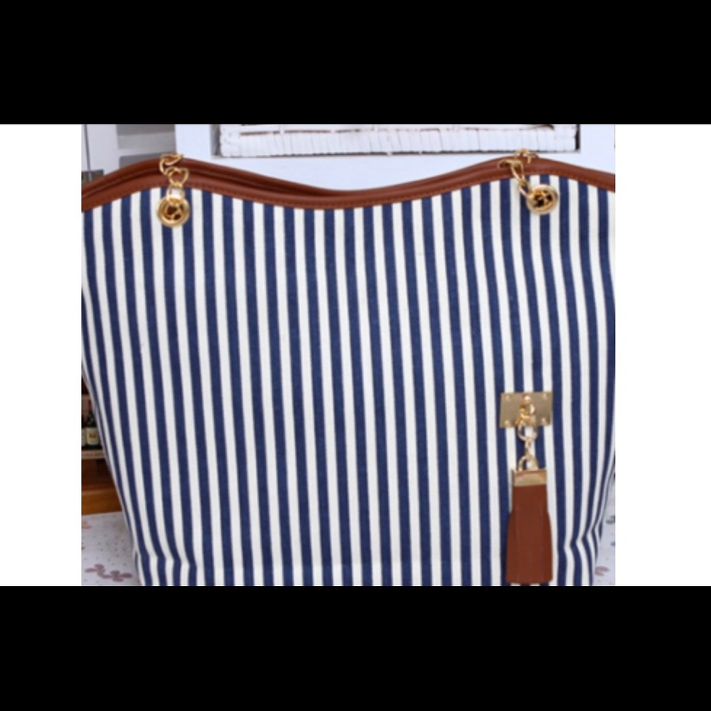Handbag..  Tote - Picture 3 of 12